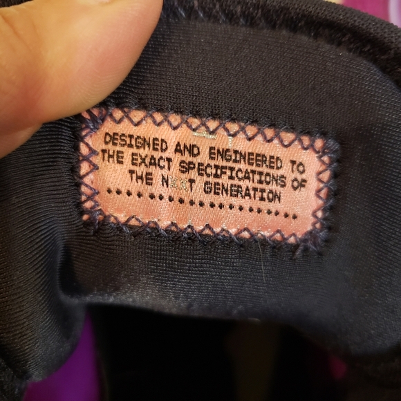 Nike LeBron Shoes Youth 7 Purple and Black Sneakers with Gold Accents - Picture 10 of 11